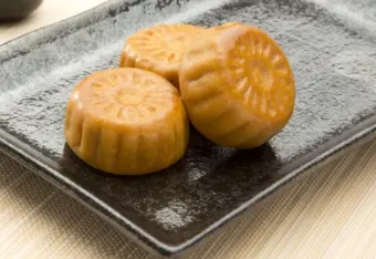 my-le-hoa-mixed-nut-chess-cookie